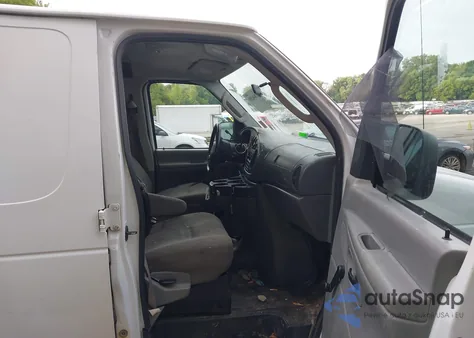 2006 Ford E-150 Commercial/Recreational z USA, uszkodzony, nr VIN 1FTRE14W26HA13663